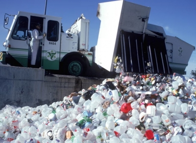 Cuộc Chiến Nhựa: Ngành Công Nghiệp Chi Hàng Triệu Đô La Để Bán Đồ Tái Chế - Để Bán Thêm Nhựa